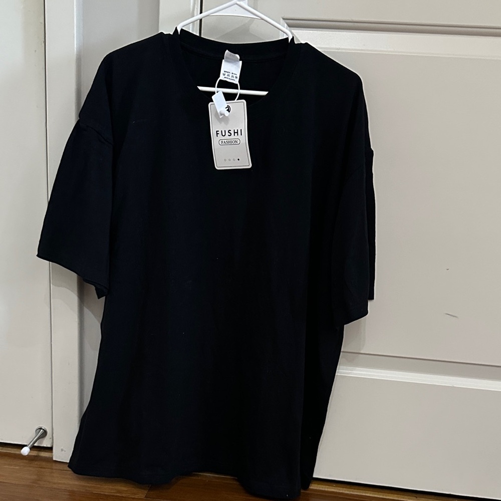 NWT Women's Black Short Sleeve Tee 5XL